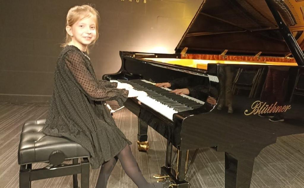 Перемогла на трьох престижних конкурсах маленька піаністка з Харкова